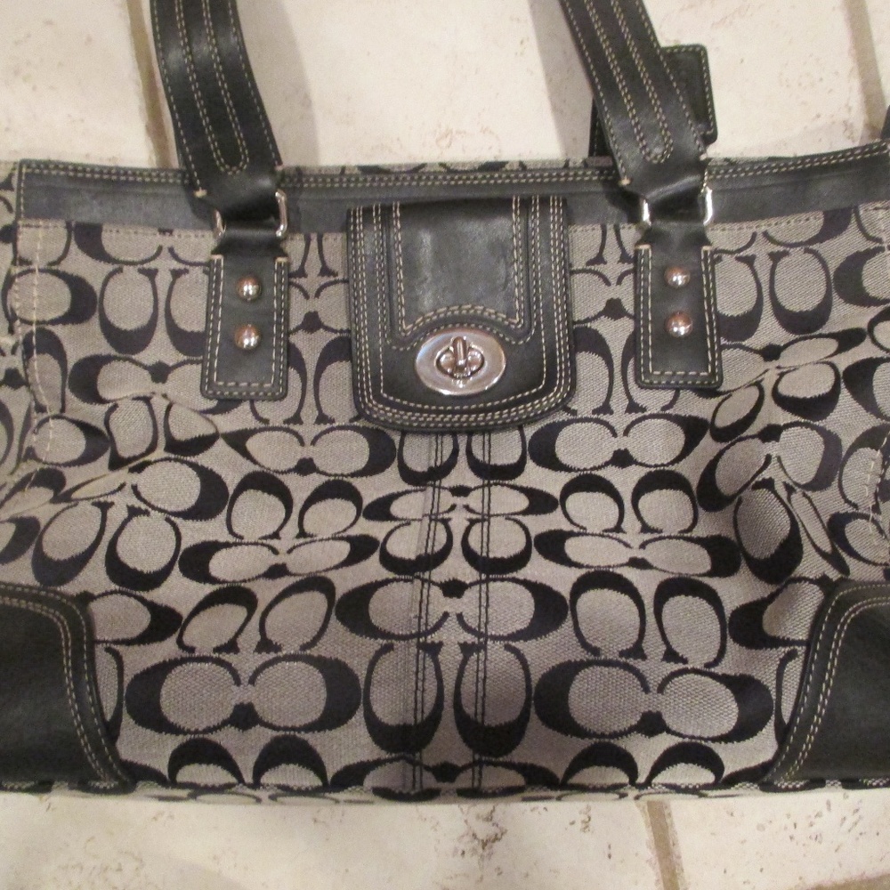 Large Coach women's shoulder purse/tote